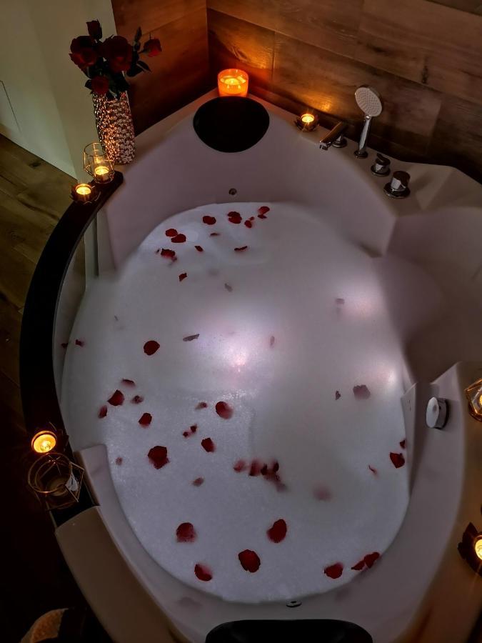 Jacuzzi Spa Apartment Krakow Bagian luar foto